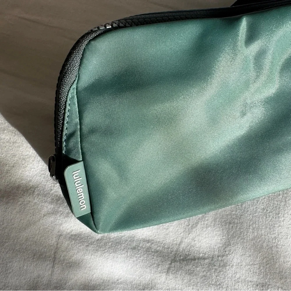 🆕 Luluemon Everywhere Belt Bag Medium Forest Dark Forest